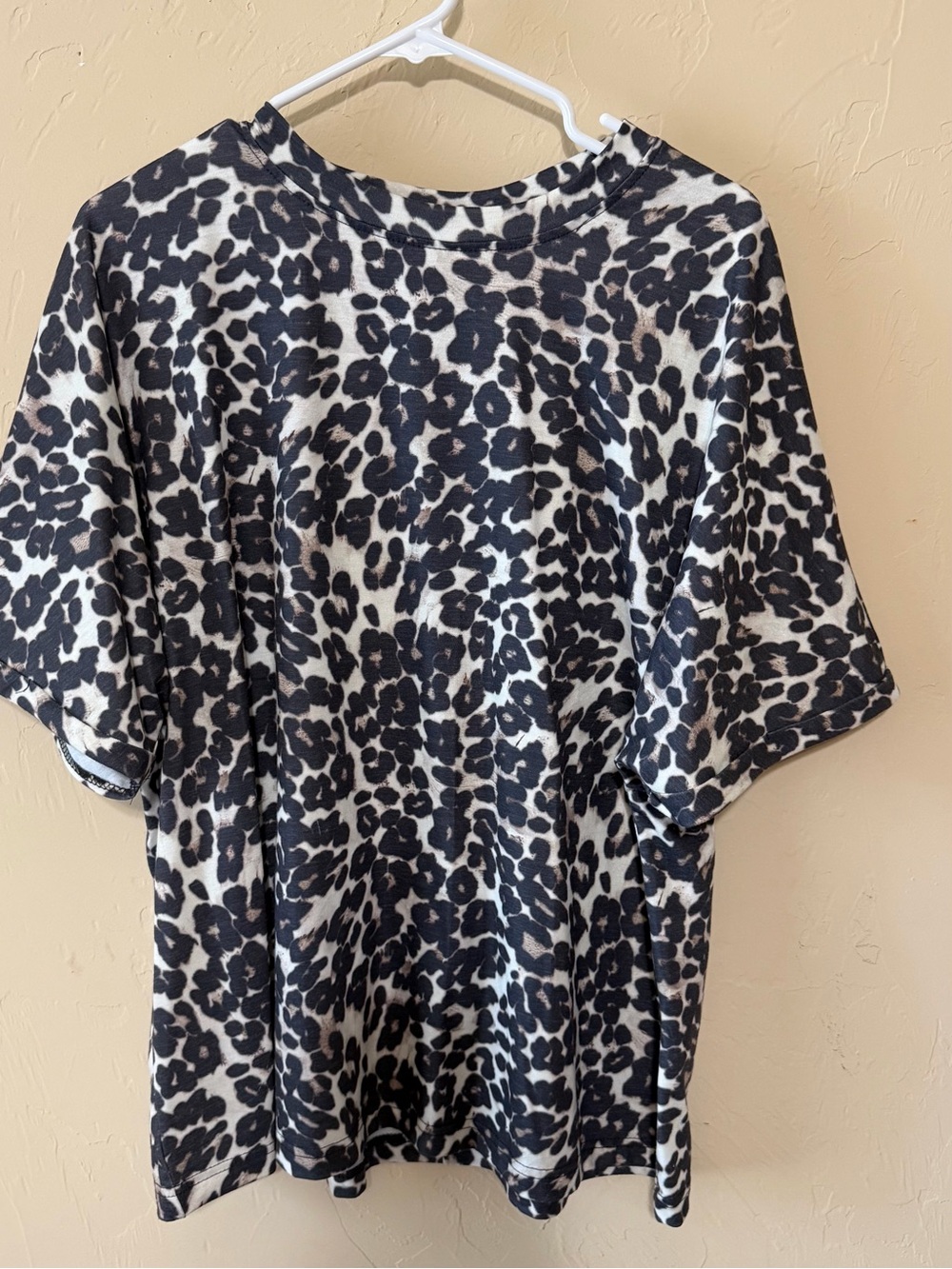 Flaunt Animal Print Tee size large
